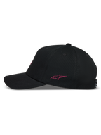 Alpinestars Explorer Strapback kasket, sidevisning af sort kasket med pink broderet logo og buet skygge.