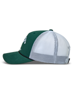Alpinestars Baron Trucker cap, grøn og hvid kasket, set fra siden med struktureret twill og mesh-bagside.