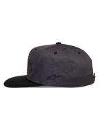 Alpinestars Stadium Snapback kasket, mørkegrå og sort sportskasket med flad skygge, struktureret krone og broderet Astars-logo på siden.