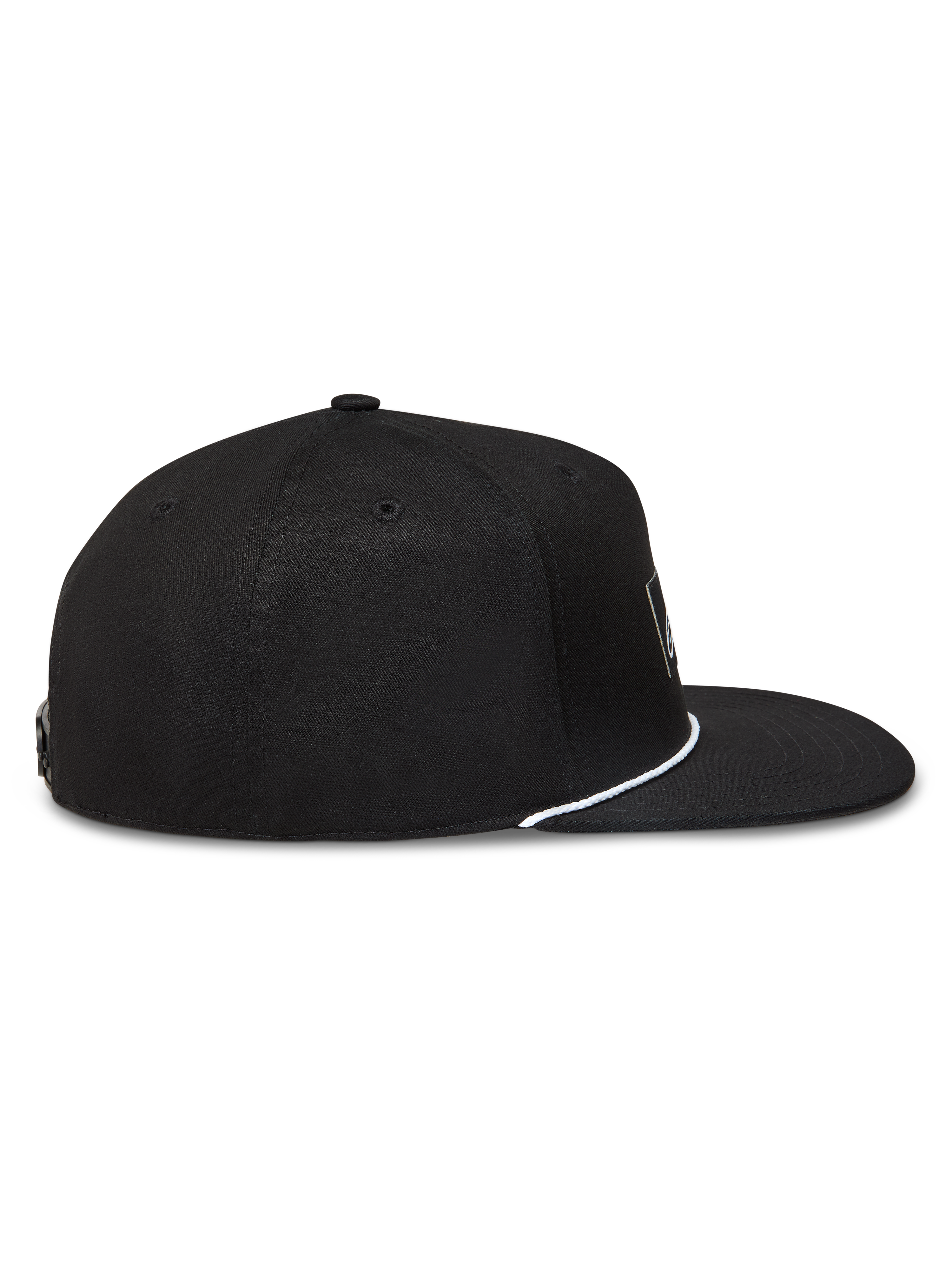 Alpinestars Label Snapback Hat, sort sportskasket med flad skygge, struktureret krone og hvid snordetalje, set fra siden.