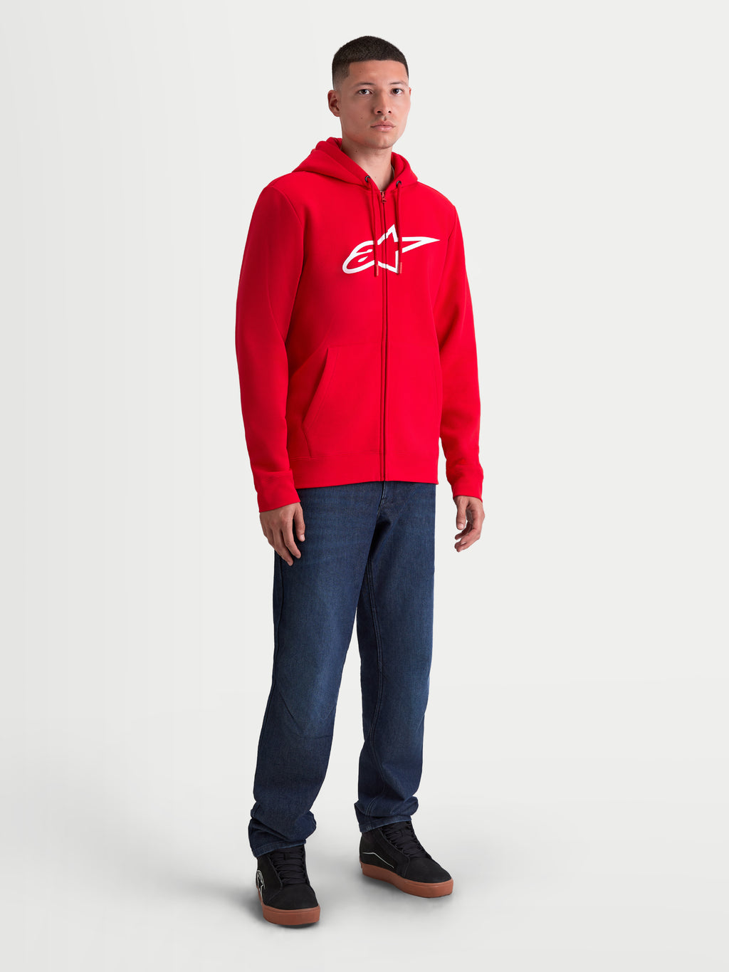 Alpinestars Ageless Zip V3 Hættetrøje, sportswear-fleece med lynlås, herre, rød og hvid, bomuldsblanding med stort hvidt brystlogo og skjult spiral-lynlås, afslappet motorsports-livsstilstøj