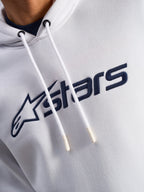 Alpinestars Blaze V3 hættetrøje, hvid og navyblå, nærbillede af brystet med navyblåt logoprint på fronten og hvide snore med dyppede spidser, afslappet motorsport-streetwear