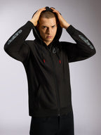 Alpinestars Sessions V3 hættetrøje, sort hættetrøje med lynlås, grå Astars-branding på underarmene, mesh-foret hætte med snøretrækker med røde ender, afslappet motorsport-inspireret streetwear