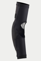 Alpinestars Paragon Pro albuebeskytter, sort, set fra siden, der viser åndbar stræknet-konstruktion og et stort ventilationsvindue bagpå, ergonomisk slip-on design med elastiske manchetter til mountainbike-beskyttelse