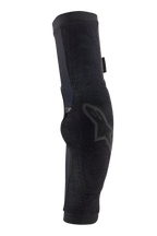 Alpinestars Paragon Pro albuebeskytter, sort, letvægts slip-on cykelbeskytter med åndbar mesh-konstruktion, ergonomisk forformet design og sort Alpinestars-logo