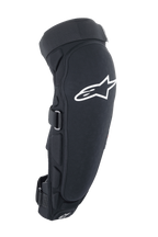 Alpinestars A-Impact Plasma Pro knæ-/skinnebensbeskyttere, sort og hvid mountainbike-beskyttelsesudstyr, vist forfra med CE Level 2 Nucleon Plasma-teknologi og tredobbelt stroplukning