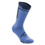 Alpinestars Merino Socks 24, cykelstrømper, blå og sort, teknisk merinouldskonstruktion med sort Alpinestars-logo på vristen, længde til midt på læggen med mørkfarvet ribbet kant og branding.