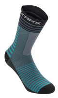 Alpinestars Drop Socks 19, cykelstrømper, Atlantic Ceramic og grå, vandret turkis og sort stribet design, åndbar mesh-konstruktion, mellemlang længde, performance-udstyr til mountainbiking
