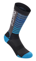 Alpinestars Drop Socks, MTB-cykelstrømper, sort og aqua-blå, vandret stribet mønster på benet, gråt sidepanel med hvidt logo, forstærket aqua-farvet hæl og tå, åndbart mesh-stof