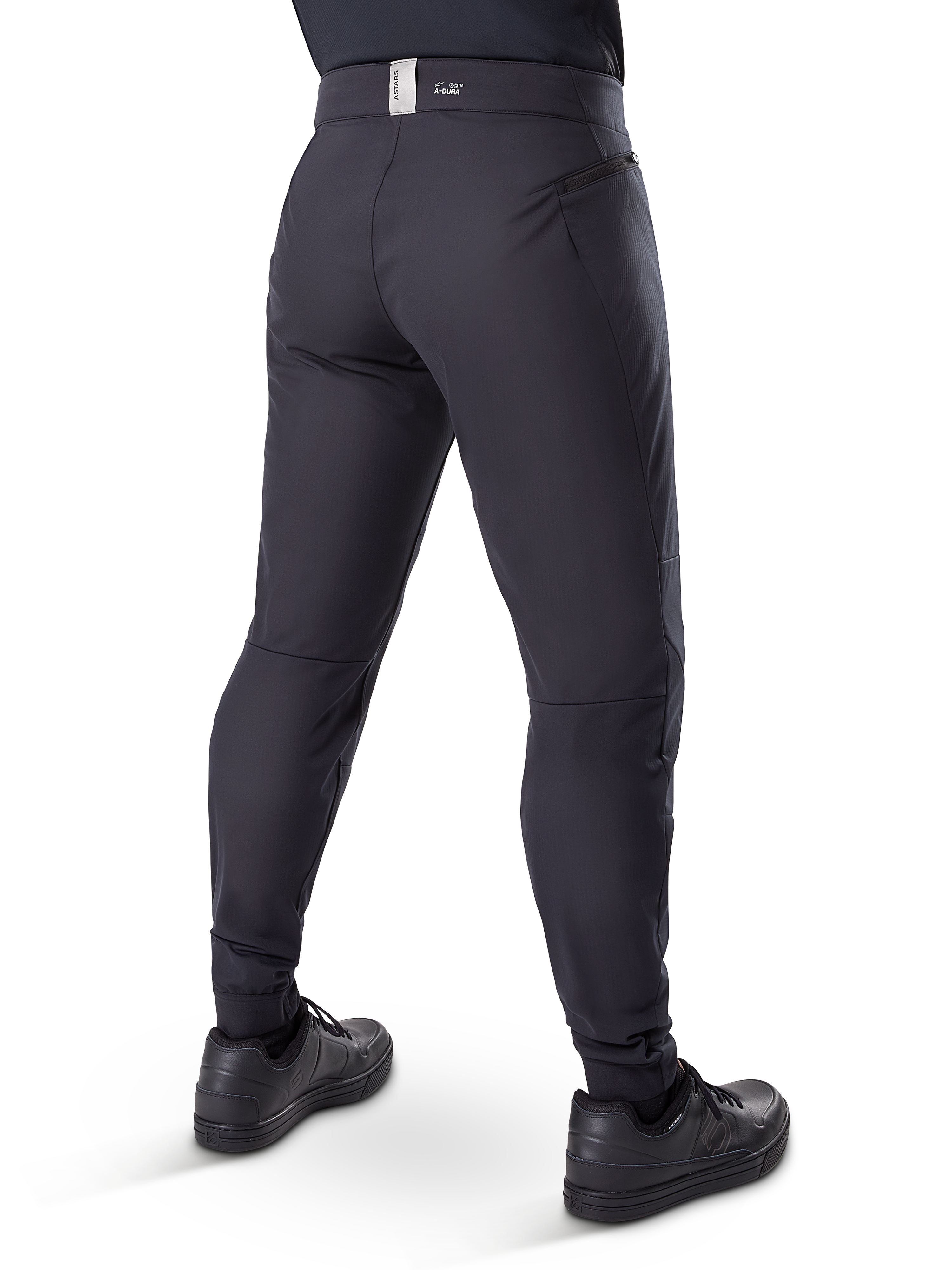 Alpinestars A-Dura Thermal Pant, mountainbike-bukser, sort, set bagfra med lynlåslommer og branding på linningen, tætsiddende pasform til cykling i koldt vejr