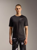 Alpinestars A-Dura Ride Shorts i Black Camo, slidstærke MTB-shorts med robust mønster, vist på en model.