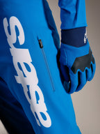 Faded Bright Blue A-Supra Elite MTB-bukser med stort hvidt Astars-logo og lodret lynlåslomme.