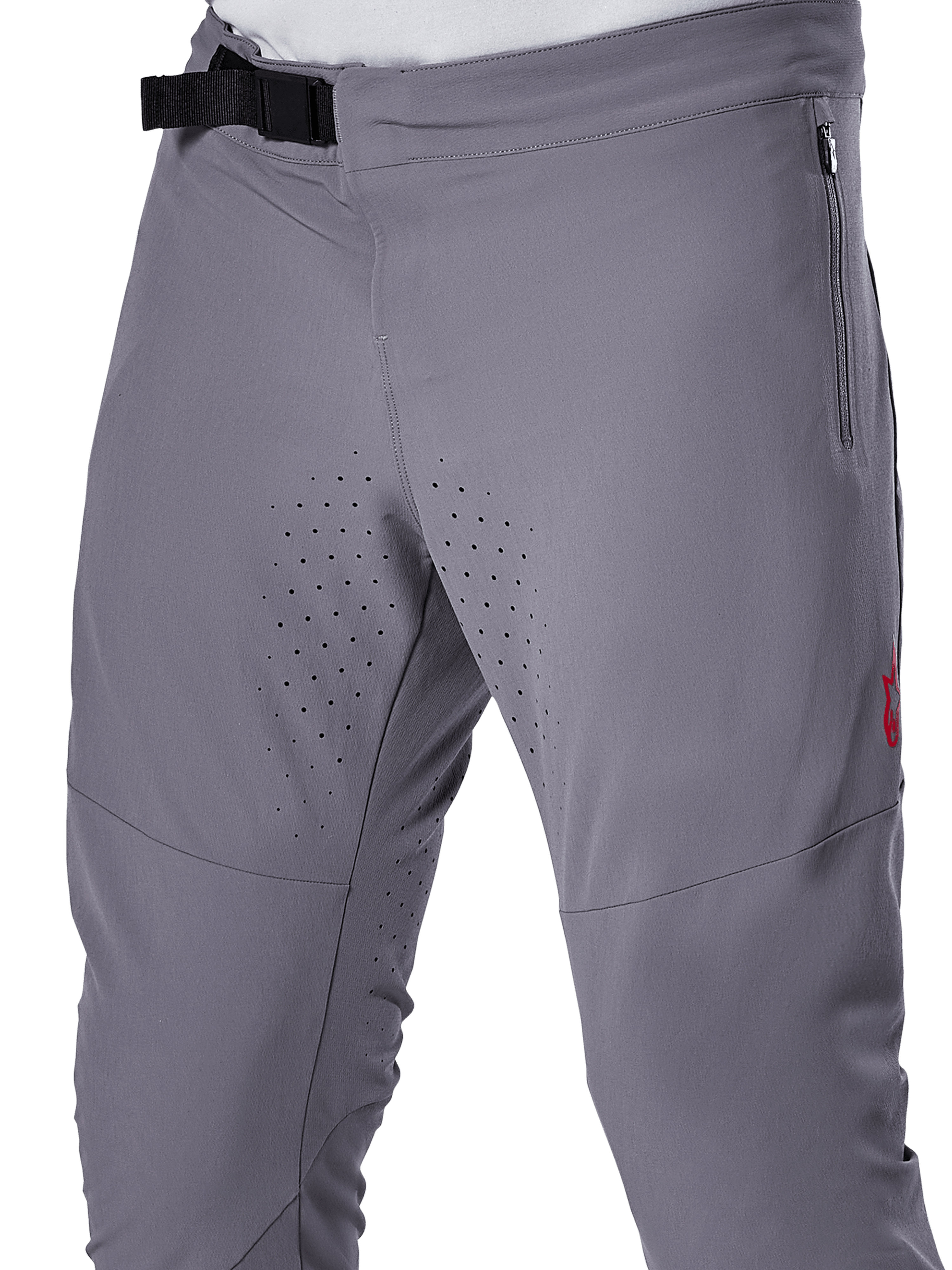 Alpinestars A-Aria Elite bukser, MTB-cykelbukser, mørkegrå, nærbillede med magnetisk spændelukning, lynlåslomme i siden og laserskårne ventilationsperforeringer på indersiden af lårene til trailkørsel.