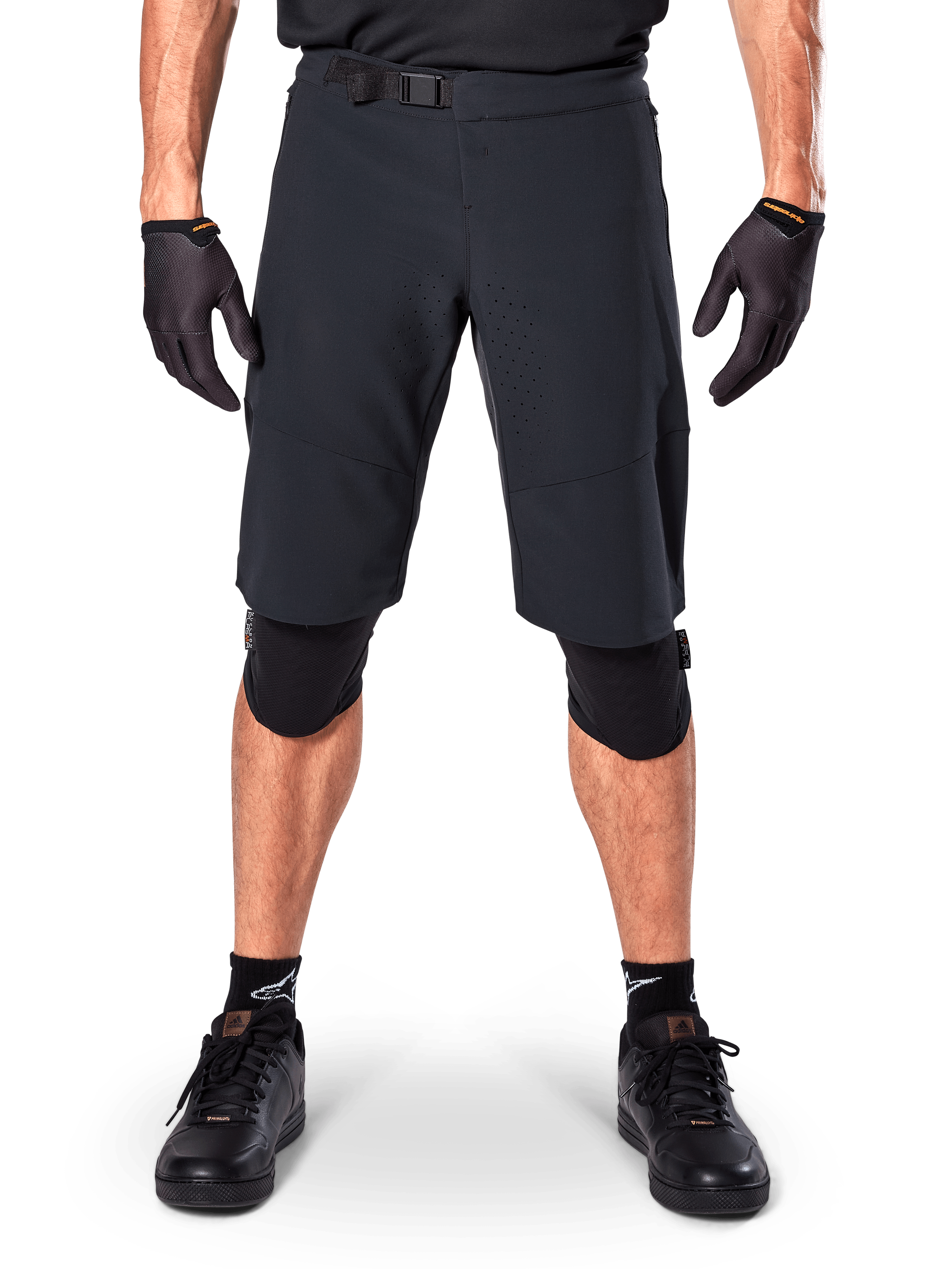 Alpinestars A-Aria Elite shorts, mountainbike-shorts, sort, vist med knæbeskyttere og sorte handsker, laserskåret ventilation og justerbar talje med spænde, performance off-road cykeludstyr