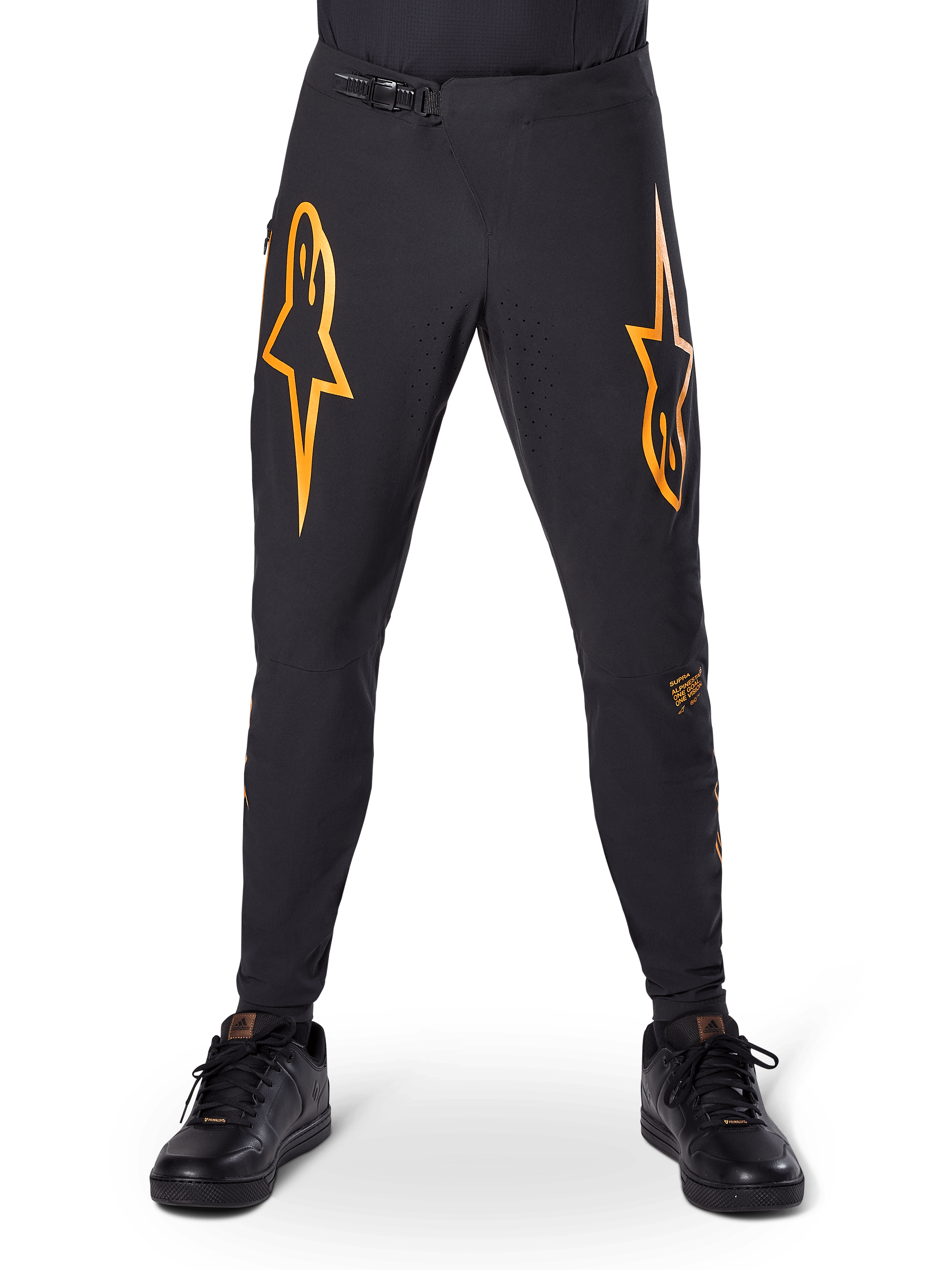 Alpinestars A-Supra Race bukser, MTB cykelbukser, sort med markante orange logoer, med ratchet-taljelukning og laserperforeret ventilation, performance-pasform designet til off-road mountainbike-racing