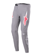 Alpinestars A-Supra Race bukser, MTB-racingbukser, mørkegrå, med røde og hvide stjernelogoer på lårene, laserperforerede ventilationshuller, sort ratchet-lukning i taljen, tætsiddende performance-pasform til mountainbiking