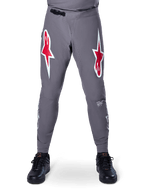 Alpinestars A-Supra Race bukser, MTB-racerbukser, mørkegrå, store røde og hvide stjernelogoer på lårene, laserperforeret ventilation på indersiden af benene, sort ratchet-taljelukning, designet til mountainbike-racing