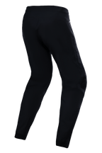 Alpinestars Stella A-Dura Waterproof bukser til kvinder, MTB cykelbukser, sort, set bagfra i trekvart profil, med vandtæt 3L-membran og 4-vejs stretch-materiale til trailkørsel
