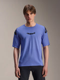 Alpinestars A-Aria Polartec Elite Jersey, kortærmet MTB-trøje, Baja Blue, båret af en mandlig model, med sort 'astars'-navnetræk på brystet og logoer på skuldrene, performance-beklædning til mountainbike.