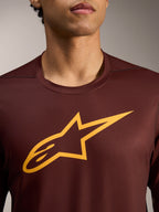 A-Dura Ride trøje i bordeaux med gult Astars-logo på brystet, langærmet MTB-jersey i jacquard-materiale.