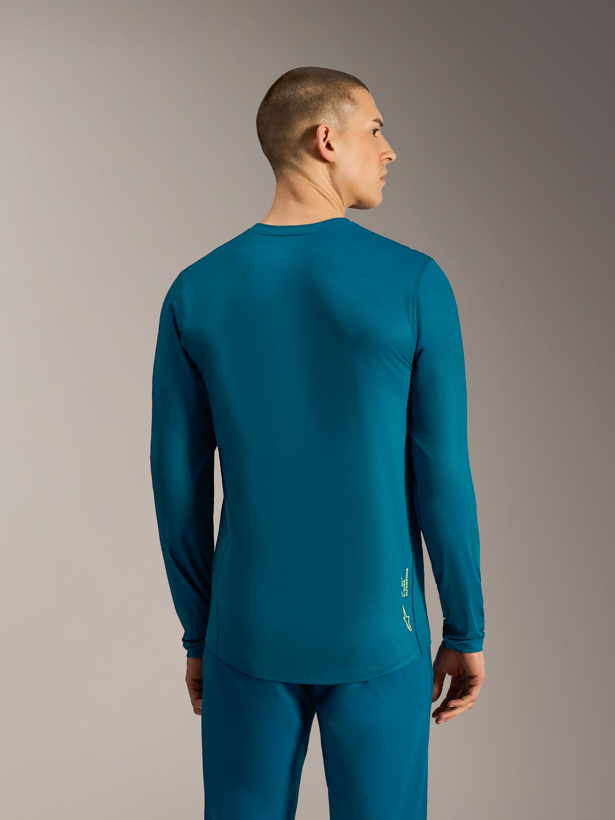 A-Dura Ride langærmet trøje i Blue Green med drop tail-design og Alpinestars-logo til mountainbike-kørsel.