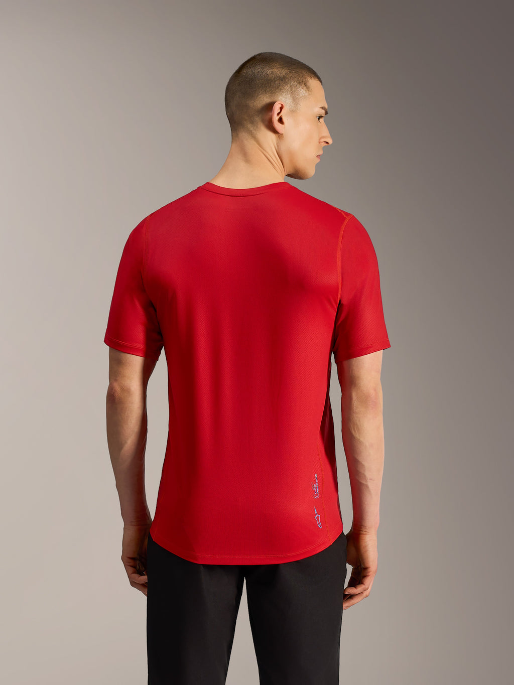 Rød A-Dura Ride MTB-trøje set bagfra i jacquard-stof med forlænget bagstykke og diskret logo-branding.