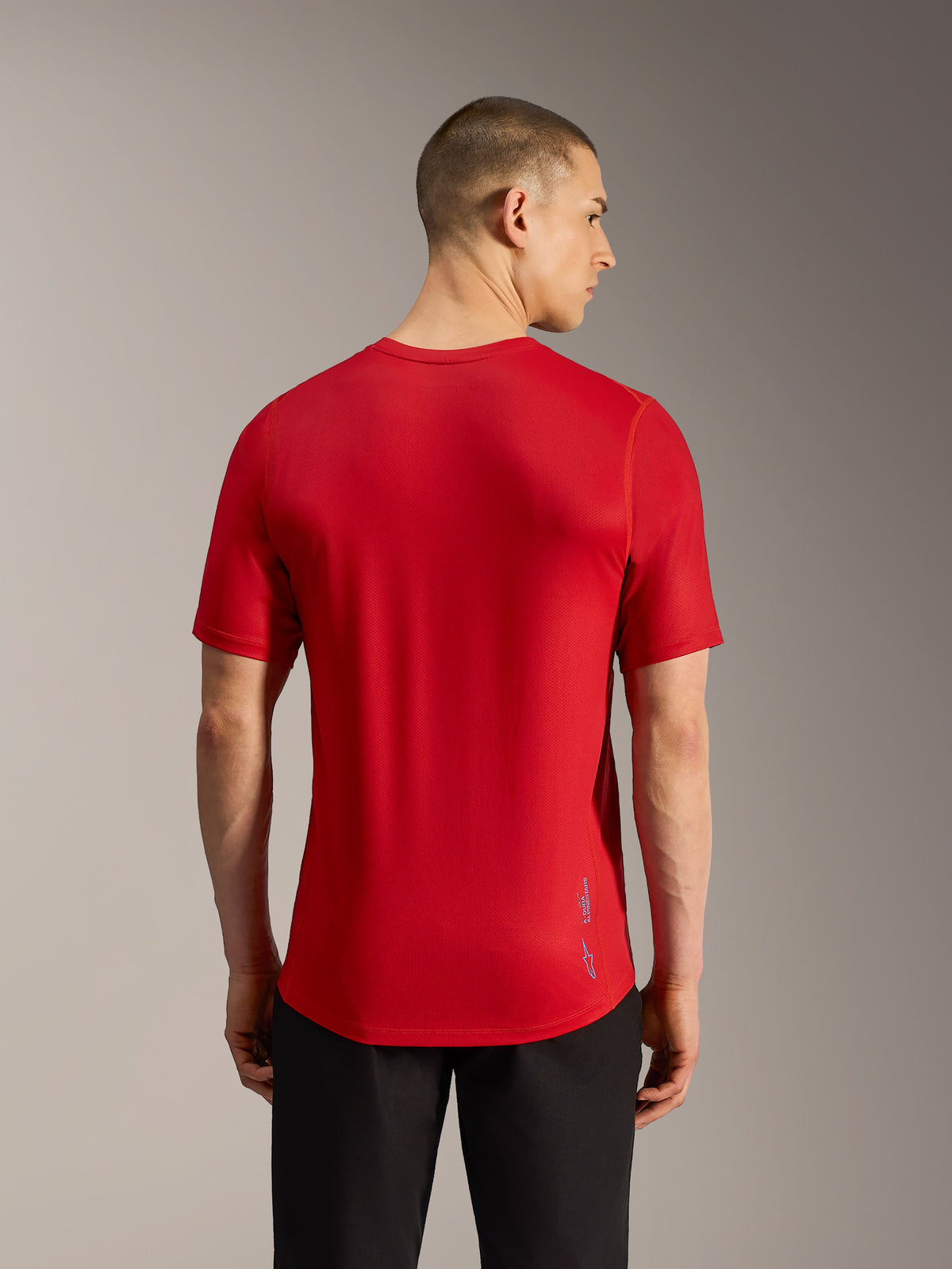 Rød A-Dura Ride MTB-trøje set bagfra i jacquard-stof med forlænget bagstykke og diskret logo-branding.