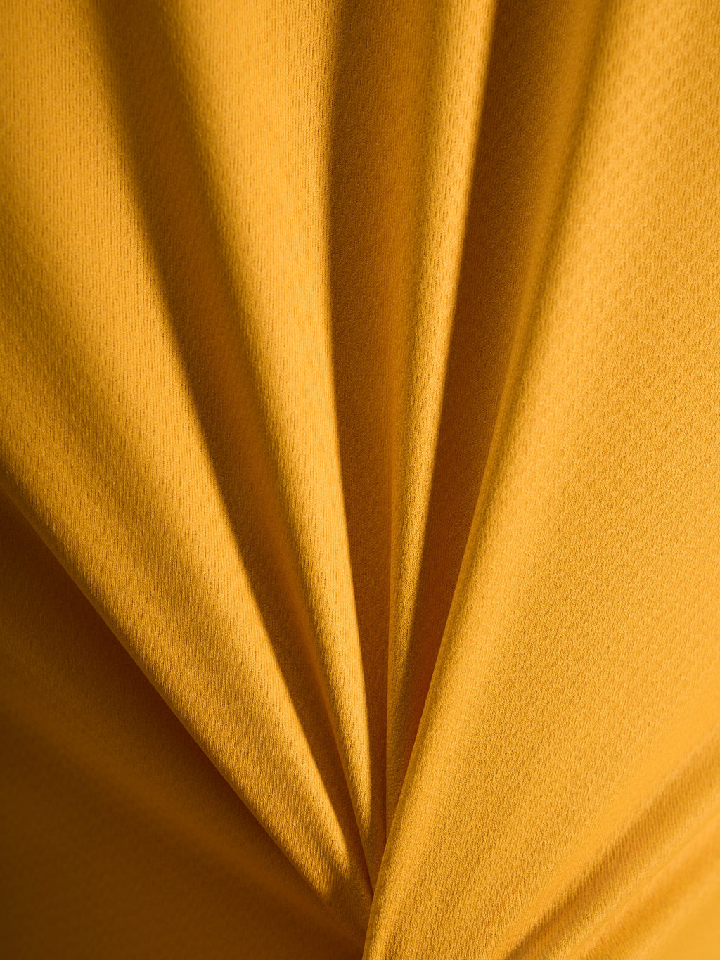 Orange A-Dura Ride-trøje tekstur, detaljeret visning af letvægts jacquard poly/spandex-materiale.
