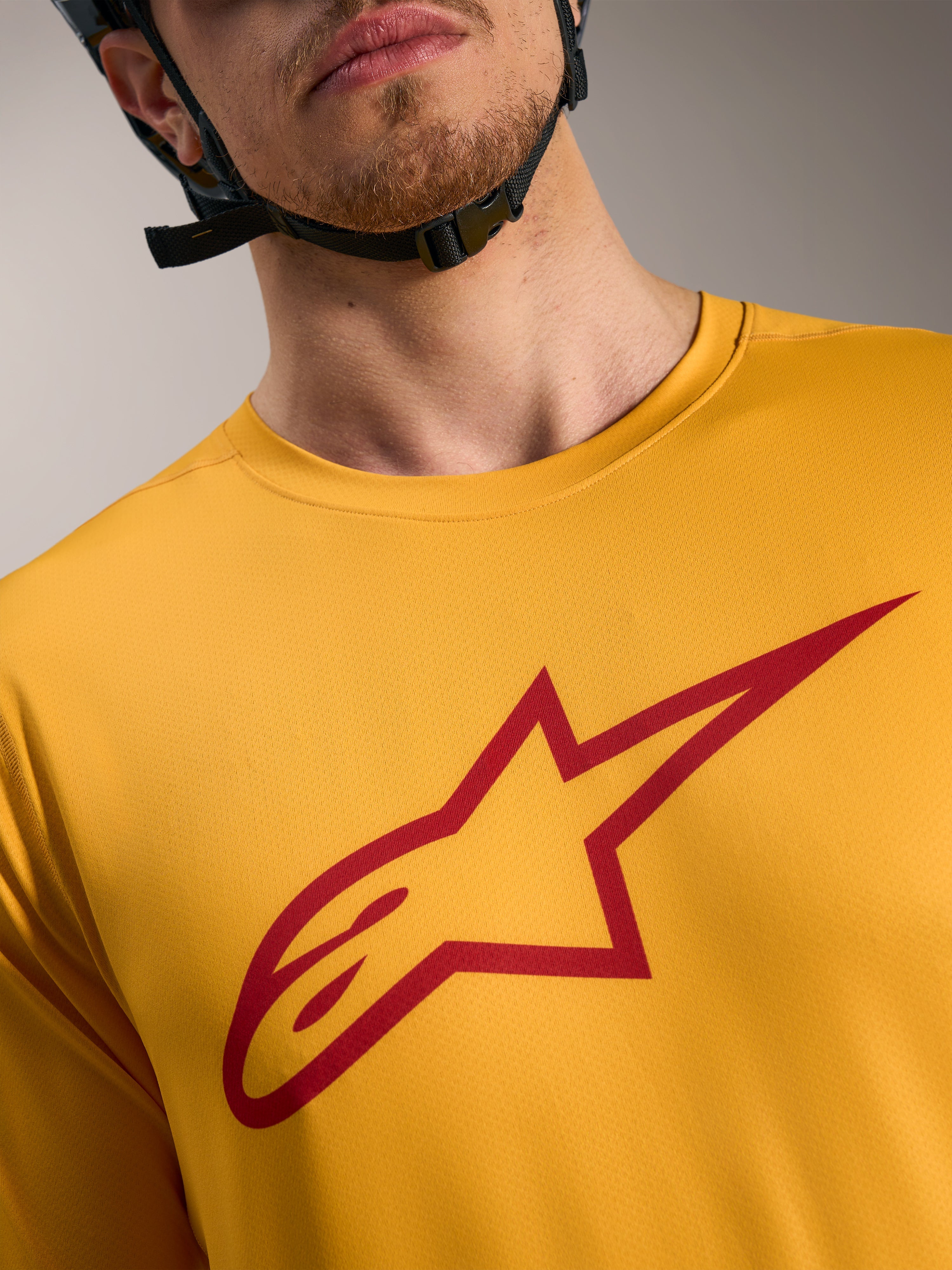 Orange Alpinestars A-Dura Ride trøje med rødt Astars-logo på brystet, letvægts MTB-beklædning med korte ærmer.