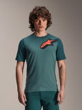 Alpinestars A-Dura Lipan trøje, kortærmet MTB-cykeltrøje, Silver Pine grøn, stort sort og orange Astars-logo på brystet, almindelig pasform, letvægts performance-materiale til mountainbiking