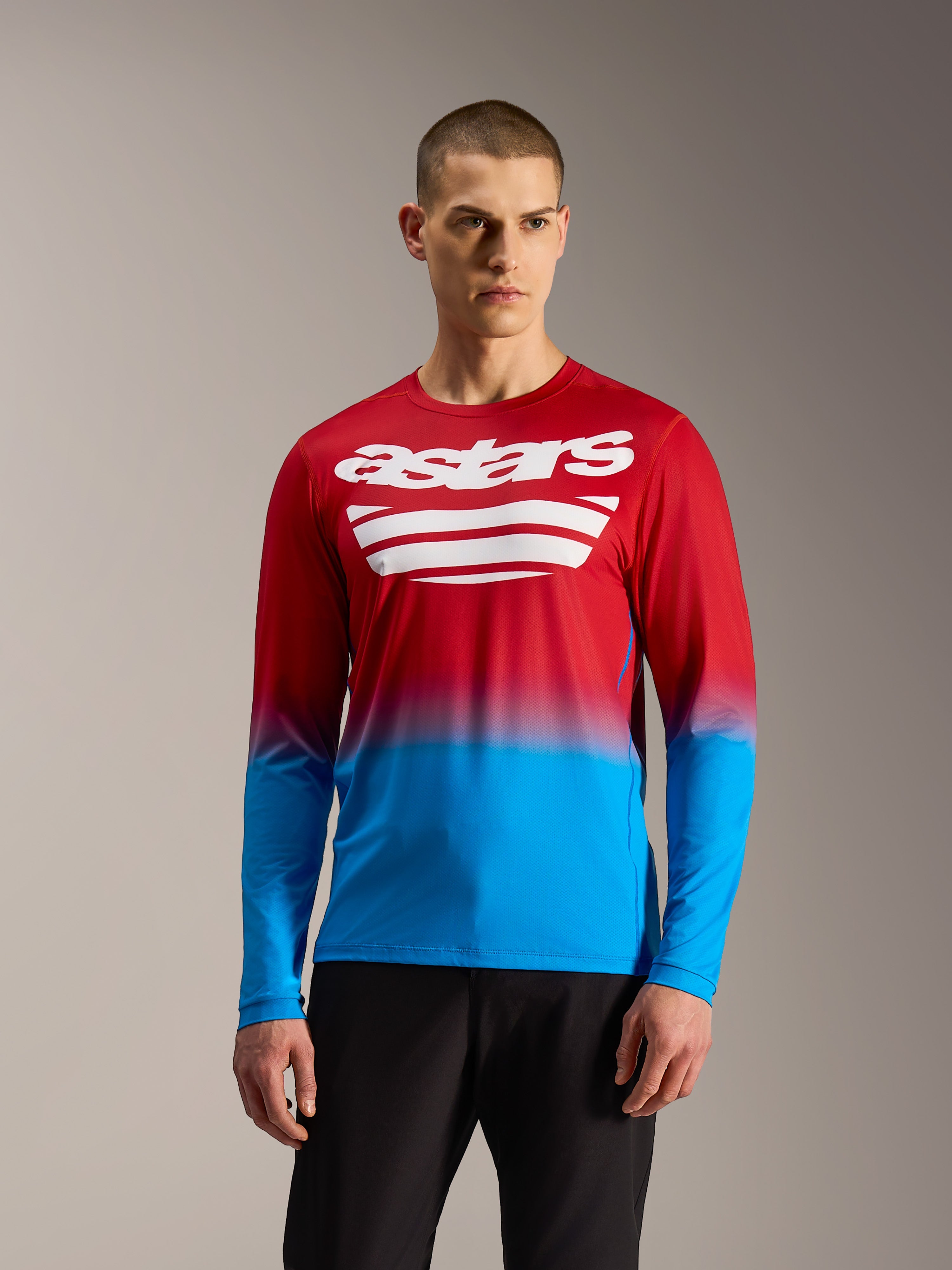 A-Dura ASTARS 2.0 langærmet jersey, rød og blå farveovergang med hvidt brystlogo, mountainbike-performance-tøj.