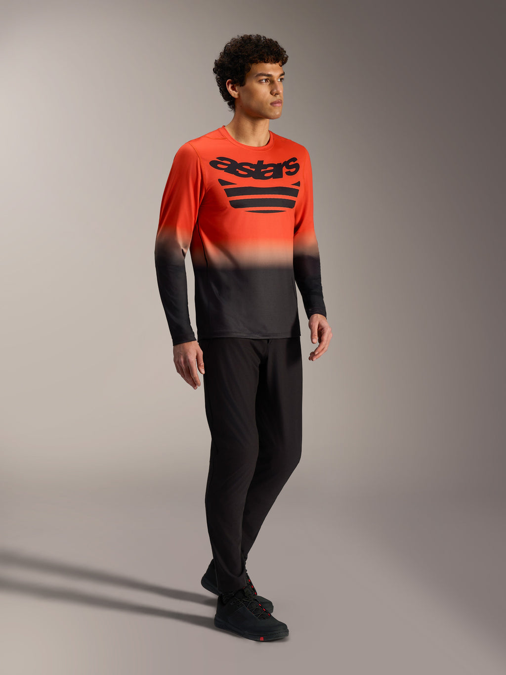 Alpinestars A-Dura ASTARS langærmet jersey 2.0, orange og sort med markant brystlogo, til mountainbike-kørsel.