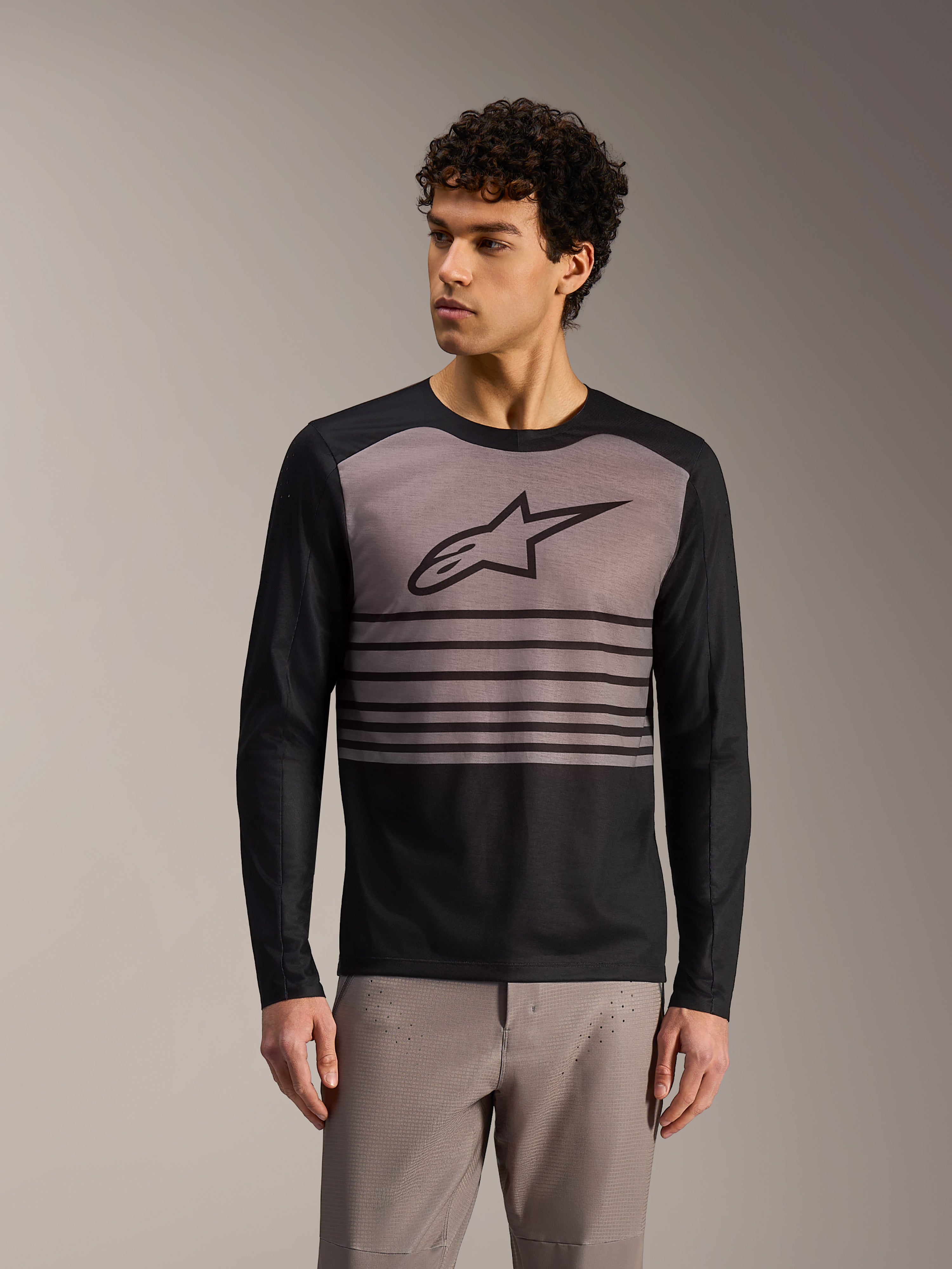 Alpinestars A-Dura Elite 2.0 langærmet MTB-trøje i sort og grå med markant logo på brystet.