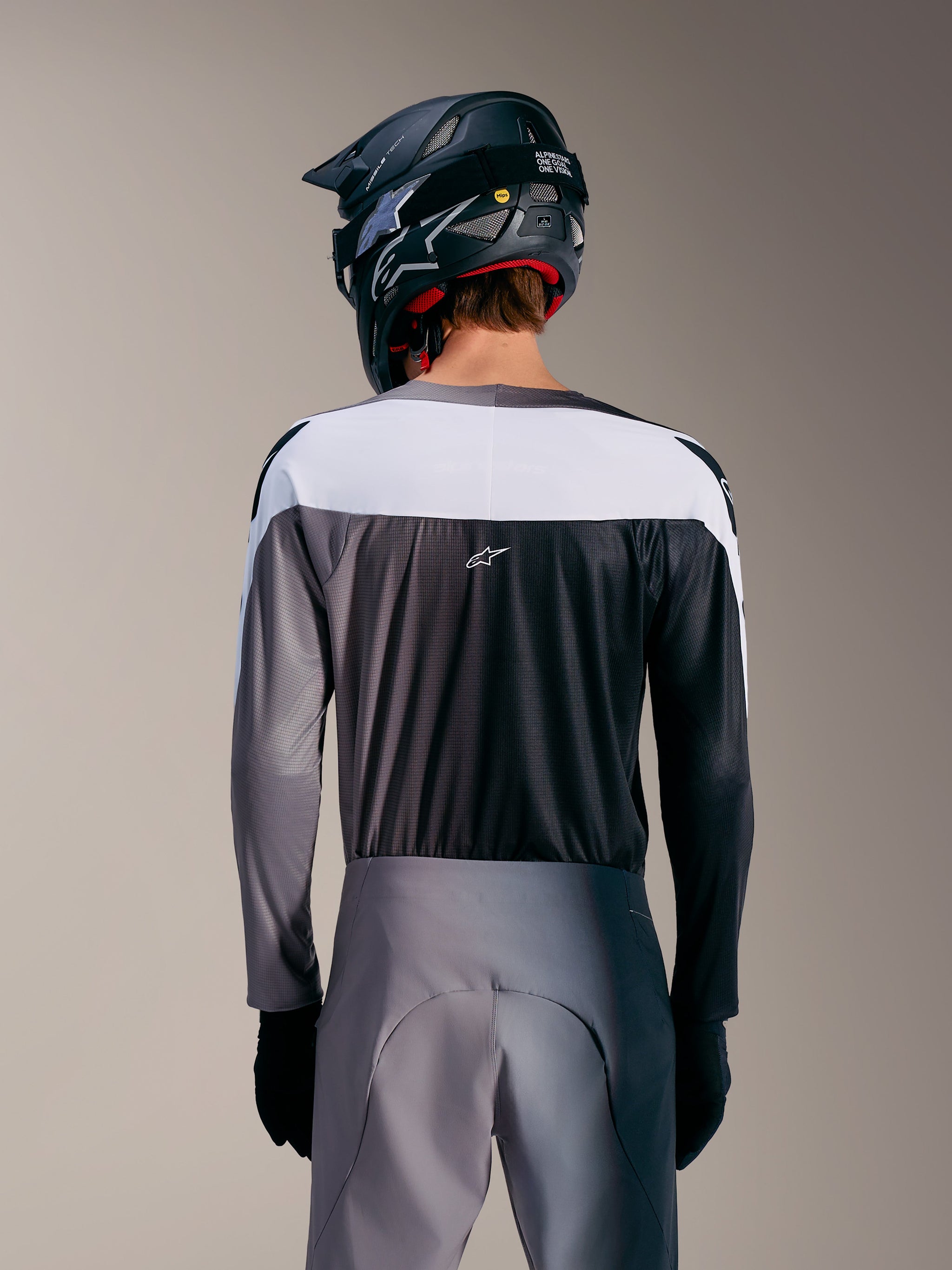 Alpinestars A-Supra Elite trøje i Faded Gray, set bagfra med hvidt øvre panel, mikroperforeret stof og ASTARS-logo.