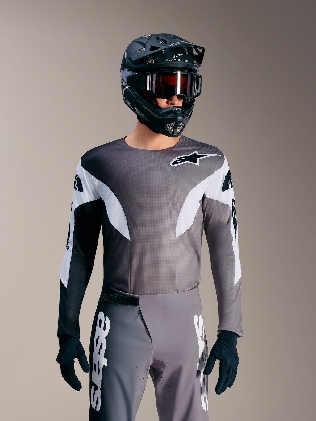 A-Supra Elite Trøje i Faded Gray, mikroperforeret MTB-raceroverdel med hvide accenter og Alpinestars-branding.