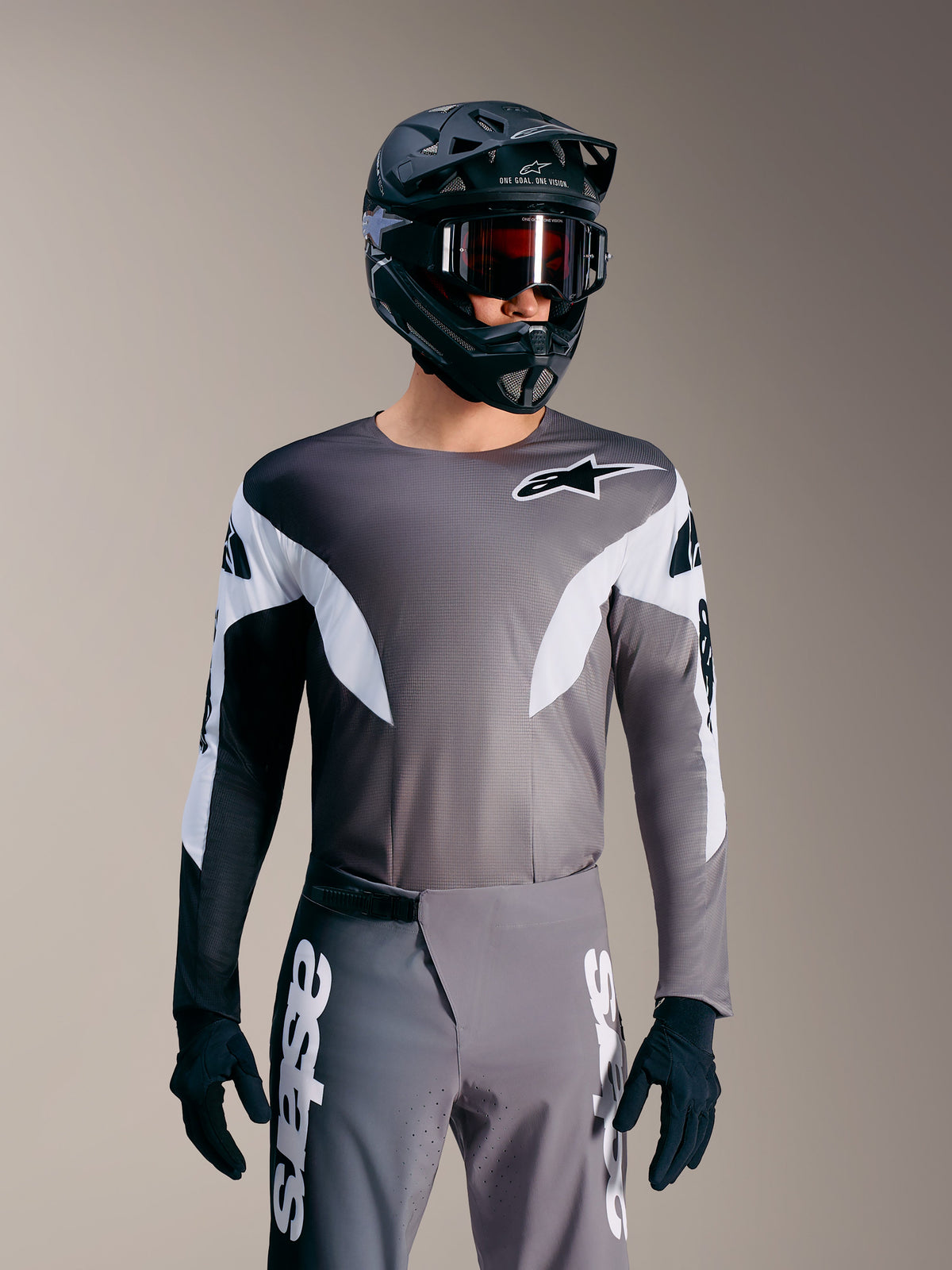 A-Supra Elite Trøje i Faded Gray, mikroperforeret MTB-raceroverdel med hvide accenter og Alpinestars-branding.