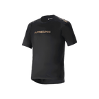 Alpinestars A-Aria Polartec Switch kortærmet trøje, sort mountainbike-trøje, bronze-tonet Alpinestars-branding på bryst og skuldre, teknisk fugttransporterende stof, performance fit med forlænget rygstykke
