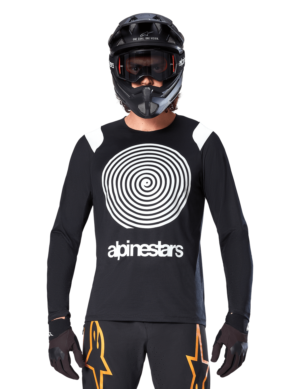 Alpinestars A-Supra Oscar langærmet jersey, sort med hvid spiralgrafik og skulderdetaljer, båret af en rytter med sort full-face hjelm og goggles, sorte og orange bukser, performance cykeludstyr til MTB gravity-kørsel