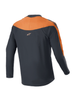 Alpinestars A-Supra Race Jersey - langærmet, MTB-trøje, sort og orange, set bagfra med orange paneler på skuldre og ærmer, lille Alpinestars-logo på øverste del af ryggen, forlænget rygstykke for optimal dækning under cykling