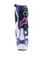 Alpinestars Tech 10 støvler, motocross-støvler, hvid, violet, navyblå og pink fluo, set bagfra med pink Alpinestars stjernelogo, violet hælbeskytter, højtydende flerfarvede beskyttelsespaneler
