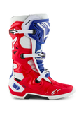 Alpinestars Limited Edition Fortitude Tech 10 støvle, motocross-støvle, klart rødt, hvidt og blåt patriotisk design, set fra siden med tredobbelt spændelukning, beskyttende TPU-skal og Alpinestars-logo på tåen, elite performance terrænfodtøj