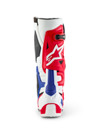 Alpinestars Limited Edition Fortitude Tech 10 støvle, set bagfra, rød, hvid og blå patriotisk farvekombination, med en markant rød overdel med hvidt stjernelogo og blå hælbeskytter, professionelt motocross-fodtøj
