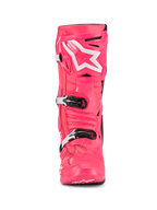 Alpinestars Tech 10 støvler, motocross-støvler, Diva Pink og hvid, set forfra, med hvidt stjernelogo på skinnebenspladen, holdbar TPU-skal med sorte og hvide spænder, professionelt fodtøj til terrænkørsel