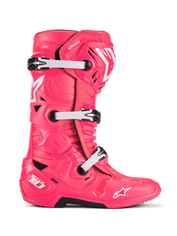 Alpinestars Tech 10 støvler, motocross racingstøvler, Diva Pink og hvid, tredobbelt spændesystem, CE-certificeret beskyttelse, tekstureret kantet design med hvide stjernelogoer og sort robust sål