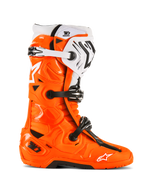 Alpinestars Tech 10 Enduro støvler, motocross terrænkørselsstøvler, fluorescerende orange med sorte og hvide detaljer, sidevisning med tredobbelt spændelukkesystem, robust sort sål og beskyttende TPU-konstruktion til enduro-kørsel