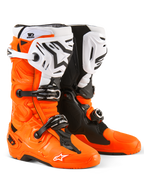 Alpinestars Tech 10 Enduro-støvler, motocross- og endurostøvler, orange fluo, sort og hvid, med tredobbelt spændelukkesystem, hvide skinnebensplader med sort Alpinestars-logo og robuste såler i dobbelt gummiblanding, beskyttende fodtøj til terrænkørsel