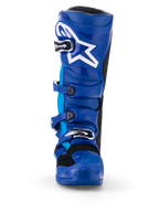 Alpinestars Yamaha Tech 7 støvler, motocross-støvler, blå og hvid, set forfra, med hvidt Astar-logo, sølvfarvet spændesystem og robust TPU-beskyttelsesskal til dirt bike-racing