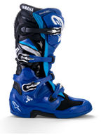 Alpinestars Yamaha Tech 7 støvler, motocross-racerstøvler, blå med sorte og hvide detaljer, sideprofil med fire justerbare spænder, forstærket TPU-beskyttelse på skinneben og hæl, tydelig Yamaha-branding og en robust sål til terrænkørsel