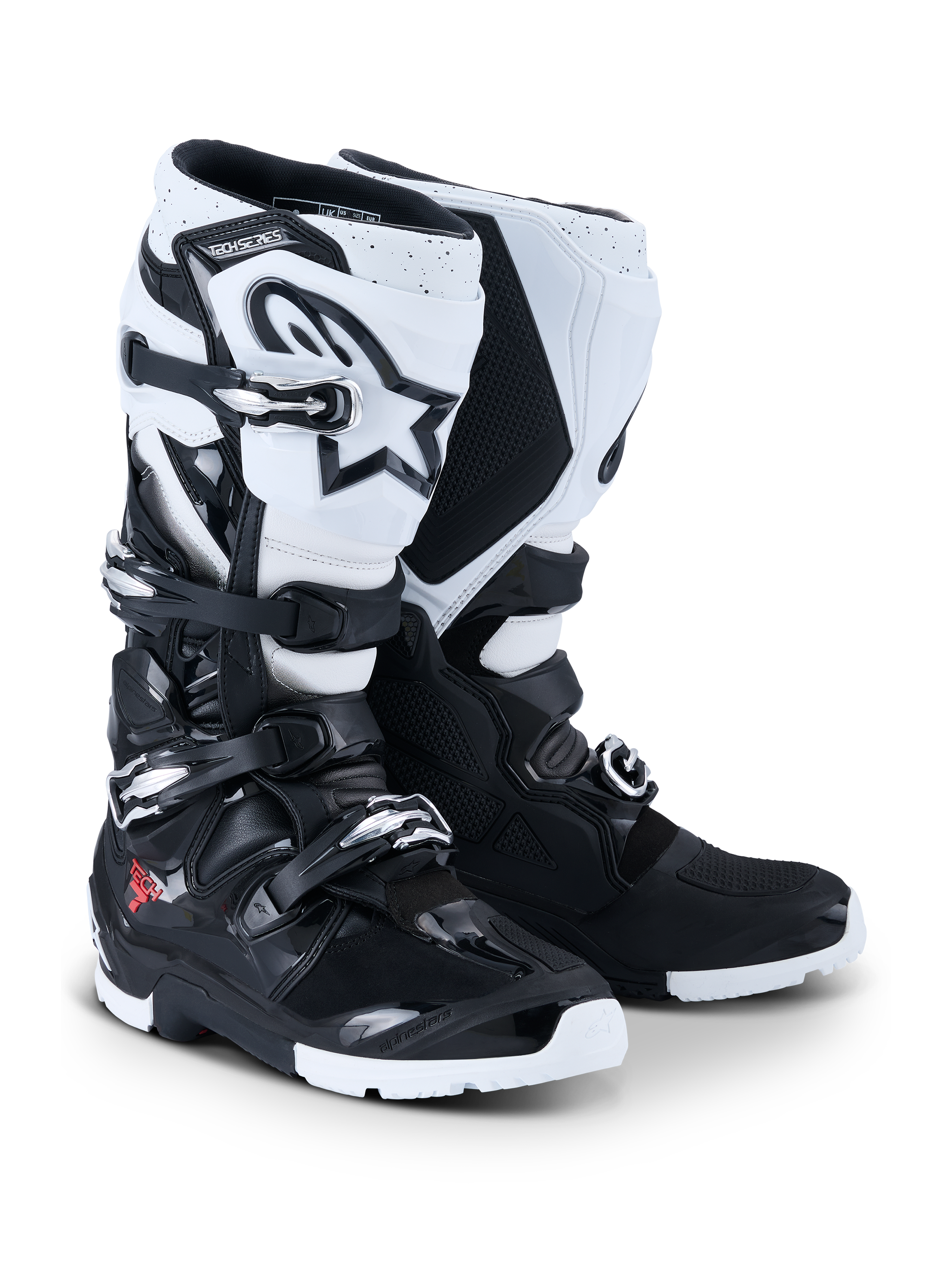 Alpinestars 2026 Tech 7 Enduro-støvler, motocross- og enduro-støvler, sort og hvid, med fire-spændes lukkesystem, fremtrædende hvidt Astar-logo på skinnebenet, TPU-beskyttelsespaneler og specialiseret enduro-sål til greb i terrænet.