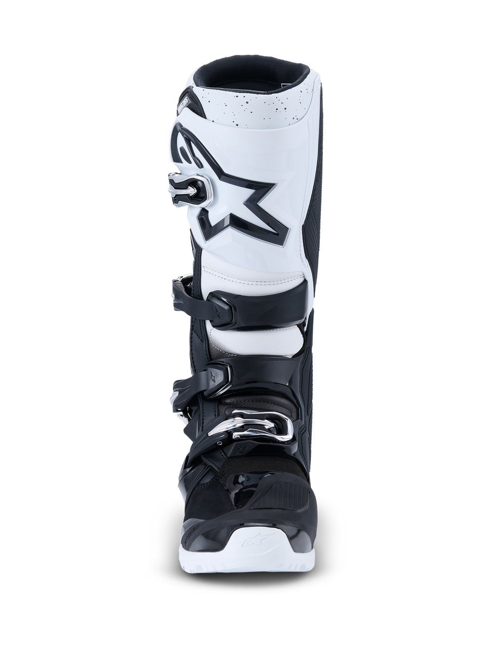 Alpinestars 2026 Tech 7 Enduro-støvler, motocross-støvler, sort og hvid, set forfra med hvid skinnebensplade med sort stjernelogo, lukkesystem med fire spænder og slidstærk hvid ydersål